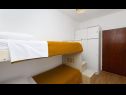 Apartmaji Bepoto- family apartment with terrace A1(4+1) Trogir - Riviera Trogir  - Apartma - A1(4+1): spalnica