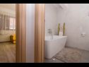 Apartmaji Tom - panoramic sea view: A1(6) Trogir - Riviera Trogir  - Apartma - A1(6): kopalnica s straniščem