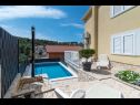 Apartmaji Vera - with nice view: A2-prvi kat (6), A1-prizemlje(4), A3-potkrovlje(6) Trogir - Riviera Trogir  - bazen