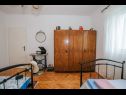 Apartmaji Florio - garden & free parking: A1(5) Trogir - Riviera Trogir  - Apartma - A1(5): spalnica