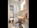 Apartmaji Mihaela - sea view : A1(5+1), A2(4), SA3(2) Trogir - Riviera Trogir  - Apartma - A1(5+1): kopalnica s straniščem