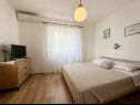 Apartmaji Mihaela - sea view : A1(5+1), A2(4), SA3(2) Trogir - Riviera Trogir  - Apartma - A2(4): spalnica