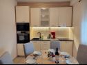 Apartmaji Slaven - 50 m from beach: A1(4+2), A2(2+1), A3(4+1) Vinišće - Riviera Trogir  - Apartma - A1(4+2): kuhinja in jedilnica