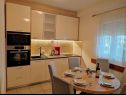 Apartmaji Slaven - 50 m from beach: A1(4+2), A2(2+1), A3(4+1) Vinišće - Riviera Trogir  - Apartma - A1(4+2): kuhinja in jedilnica