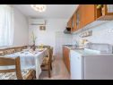 Apartmaji Kosta - 70m from sea : A1(2+1), A2(4+2) Vinišće - Riviera Trogir  - Apartma - A1(2+1): kuhinja in jedilnica