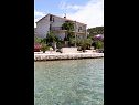 Apartmaji Mar - 10m from the sea: A1(5+1), A2(6) Vinišće - Riviera Trogir  - hiša
