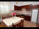 Apartmaji Mar - 10m from the sea: A1(5+1), A2(6) Vinišće - Riviera Trogir  - Apartma - A1(5+1): kuhinja in jedilnica