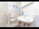 Apartmaji A1(2+2), A2(2+1) Vinišće - Riviera Trogir  - Apartma - A1(2+2): kopalnica s straniščem