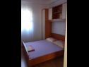 Apartmaji Slaven - 50 m from beach: A1(4+2), A2(2+1), A3(4+1) Vinišće - Riviera Trogir  - Apartma - A1(4+2): spalnica