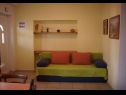 Apartmaji Slaven - 50 m from beach: A1(4+2), A2(2+1), A3(4+1) Vinišće - Riviera Trogir  - Apartma - A1(4+2): dnevna soba