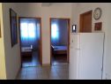 Apartmaji Slaven - 50 m from beach: A1(4+2), A2(2+1), A3(4+1) Vinišće - Riviera Trogir  - Apartma - A1(4+2): hodnik