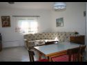 Apartmaji Jere - 30 m from beach: A1(4+1), A2(2+1) Vinišće - Riviera Trogir  - Apartma - A2(2+1): dnevna soba