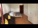 Apartmaji Deni - 30 m from sea: A2(4+1), A3(4+2) Vinišće - Riviera Trogir  - Apartma - A2(4+1): spalnica