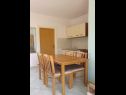 Apartmaji Josi - 150 m from sea: A1(4+1), A2(4+1), A4(4+1) Vinišće - Riviera Trogir  - Apartma - A4(4+1): kuhinja in jedilnica