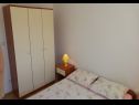 Apartmaji Josi - 150 m from sea: A1(4+1), A2(4+1), A4(4+1) Vinišće - Riviera Trogir  - Apartma - A4(4+1): spalnica