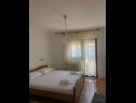 Apartmaji Jere - 30 m from beach: A1(4+1), A2(2+1) Vinišće - Riviera Trogir  - Apartma - A1(4+1): spalnica