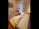 Apartmaji Srđan - 10 m from the beach : A1(4), A2(2+1), A3(4+1) Vinišće - Riviera Trogir  - Apartma - A1(4): spalnica