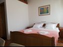Apartmaji Nada - 100 m from beach: A1 Lijevi(2), A2 Desni (2), SA4 Mali(2) Kali - Otok Ugljan  - Apartma - A2 Desni (2): spalnica