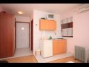 Apartmaji Nada - 100 m from beach: A1 Lijevi(2), A2 Desni (2), SA4 Mali(2) Kali - Otok Ugljan  - Studio apartma - SA4 Mali(2): kuhinja in jedilnica