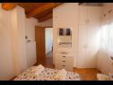 Apartmaji Sora - 80 m from sea: A1(2+1), A2(4+2) Preko - Otok Ugljan  - Apartma - A1(2+1): spalnica