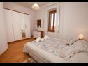 Apartmaji Sora - 80 m from sea: A1(2+1), A2(4+2) Preko - Otok Ugljan  - Apartma - A2(4+2): spalnica