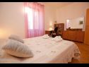 Apartmaji Sora - 80 m from sea: A1(2+1), A2(4+2) Preko - Otok Ugljan  - Apartma - A2(4+2): spalnica