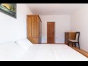 Apartmaji Tiho - 10m from the beach: SA1 potkrovlje(2+1), A2 1. kat(4+1) Preko - Otok Ugljan  - Apartma - A2 1. kat(4+1): spalnica