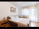 Apartmaji Tiho - 10m from the beach: SA1 potkrovlje(2+1), A2 1. kat(4+1) Preko - Otok Ugljan  - Apartma - A2 1. kat(4+1): spalnica