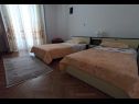 Apartmaji Mili- 50 m from beach and economical A1(6) Sutomišćica - Otok Ugljan  - Apartma - A1(6): spalnica