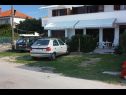 Apartmaji Ana- next to the sea A1(2+2), A2(2+3), A3(2+2), A4(2+3) Bibinje - Riviera Zadar  - parkirišče