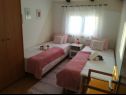Apartmaji Vlatkica - 10 m from beach: A1 Vlatkica(4), A2 Lea(4) Maslenica - Riviera Zadar  - Apartma - A2 Lea(4): soba