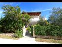 Apartmaji Nika - nice garden: A1(2), A2(4+1), A3(6), A4(2) Nin - Riviera Zadar  - hiša