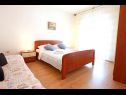 Apartmaji Nika - nice garden: A1(2), A2(4+1), A3(6), A4(2) Nin - Riviera Zadar  - Apartma - A2(4+1): spalnica