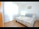 Apartmaji Nika - nice garden: A1(2), A2(4+1), A3(6), A4(2) Nin - Riviera Zadar  - Apartma - A3(6): spalnica