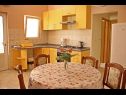 Apartmaji Dita - 400 m from sandy beach: A1(4), A2(4) Nin - Riviera Zadar  - Apartma - A2(4): kuhinja in jedilnica