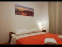 Apartmaji Ljilja 1 - with terrace : A1(6+2) Nin - Riviera Zadar  - Apartma - A1(6+2): spalnica