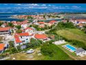Apartmaji Ivan - modern & close to center: A1(4), A2(2+2) Nin - Riviera Zadar  - rastlinje (hiša in okolica)