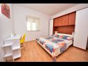 Apartmaji Roko - 50 meters from sandy beach: A1 (2+2) Obrovac - Riviera Zadar  - Apartma - A1 (2+2): spalnica