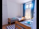 Apartmaji Kike - 60 meters from the beach: A1(4+1), A2(4+1), A3(4+1), SA1(2) Petrčane - Riviera Zadar  - Apartma - A1(4+1): spalnica