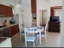 Apartmaji Kike - 60 meters from the beach: A1(4+1), A2(4+1), A3(4+1), SA1(2) Petrčane - Riviera Zadar  - Apartma - A2(4+1): kuhinja in jedilnica