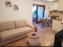 Apartmaji Kike - 60 meters from the beach: A1(4+1), A2(4+1), A3(4+1), SA1(2) Petrčane - Riviera Zadar  - Apartma - A3(4+1): dnevna soba