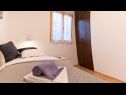 Apartmaji Kike - 60 meters from the beach: A1(4+1), A2(4+1), A3(4+1), SA1(2) Petrčane - Riviera Zadar  - Apartma - A3(4+1): spalnica