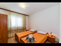 Apartmaji Mlađo - swimming pool: A1(4+2), A2(4+2), A3(2+2), A4(2+2) Privlaka - Riviera Zadar  - Apartma - A2(4+2): spalnica