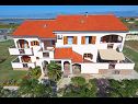 Apartmaji Armitage - family friendly: A1(4), A2(4+1), A3(2+1), A4(2+1), A5(2+1) Privlaka - Riviera Zadar  - hiša