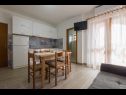 Apartmaji Armitage - family friendly: A1(4), A2(4+1), A3(2+1), A4(2+1), A5(2+1) Privlaka - Riviera Zadar  - Apartma - A1(4): kuhinja in jedilnica