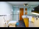 Apartmaji Secret Garden A2(2+2), A4(2+2) Ražanac - Riviera Zadar  - Apartma - A2(2+2): kopalnica s straniščem
