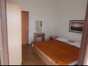 Apartmaji Sunny  - sea side terrace & parking: A1(4+1), A2(6+1) Starigrad-Paklenica - Riviera Zadar  - Apartma - A1(4+1): spalnica