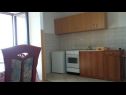 Apartmaji Sunny  - sea side terrace & parking: A1(4+1), A2(6+1) Starigrad-Paklenica - Riviera Zadar  - Apartma - A1(4+1): kuhinja