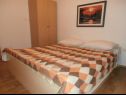 Apartmaji Sunny  - sea side terrace & parking: A1(4+1), A2(6+1) Starigrad-Paklenica - Riviera Zadar  - Apartma - A1(4+1): spalnica