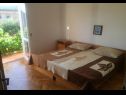 Apartmaji Sunny  - sea side terrace & parking: A1(4+1), A2(6+1) Starigrad-Paklenica - Riviera Zadar  - Apartma - A2(6+1): spalnica